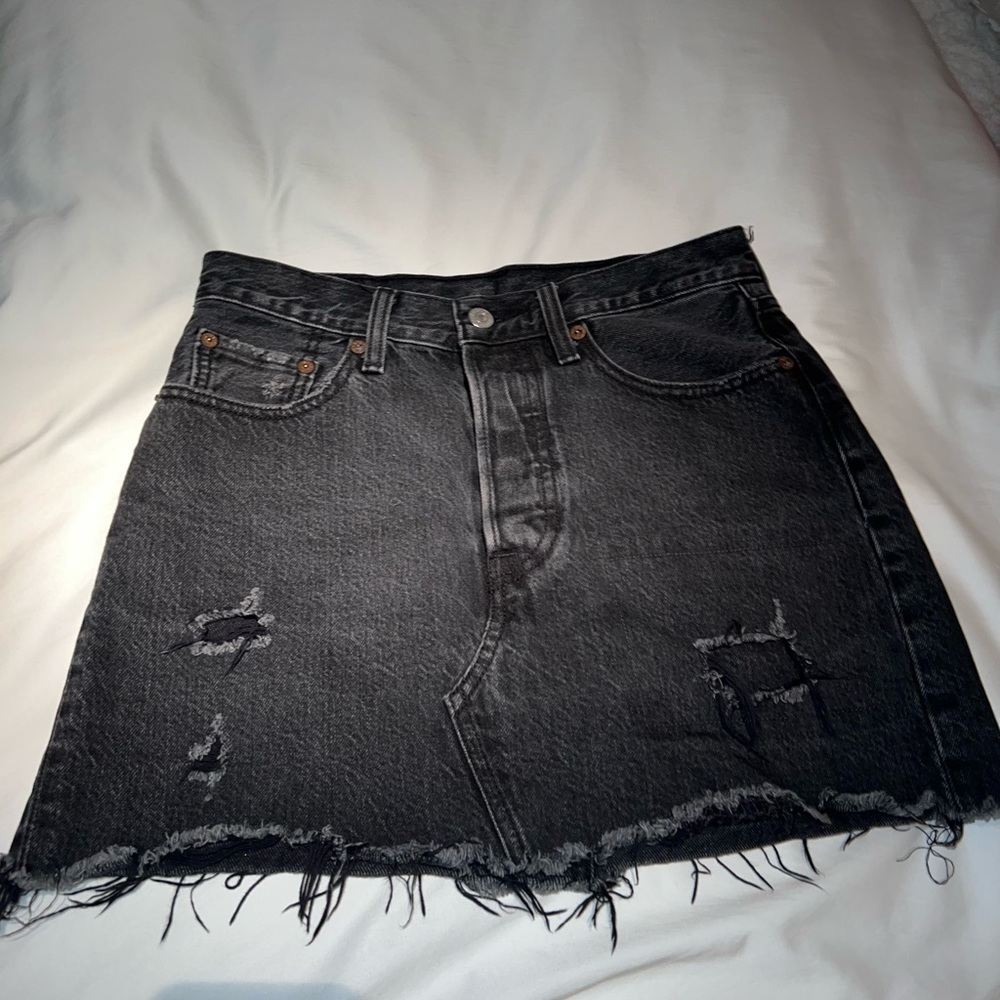 levi’s dark grey denim skirt